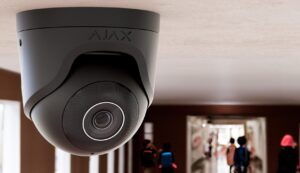 Lifestyle Ajax TurretCam Black school